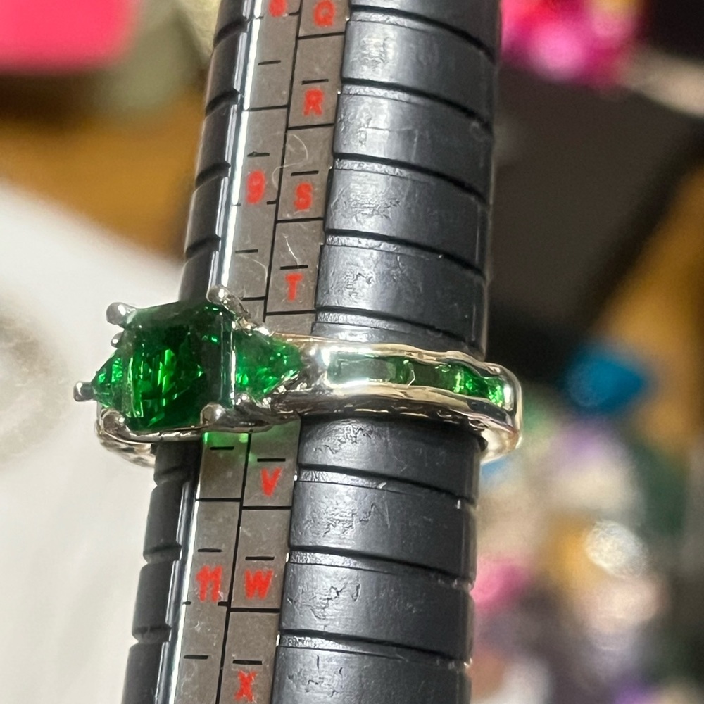Modern Green Cocktail Ring - Picture 13 of 14